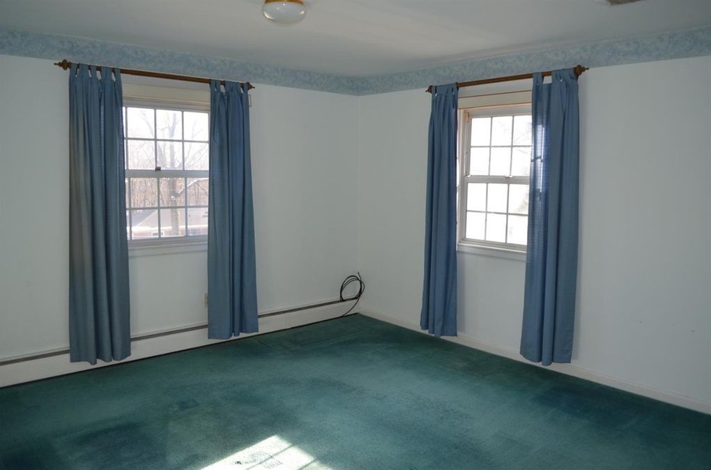 Original bedroom with green carpet before renovation